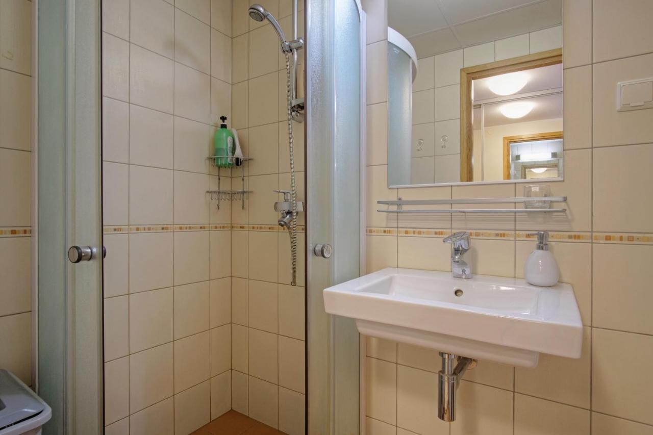 Studio Apartment In Quiet Heart Of Everything Tallin Exterior foto